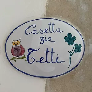 https://casetta-zia-tetti.lecce-hotels.com
